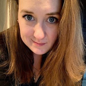 Meet your Posher, Cynthia